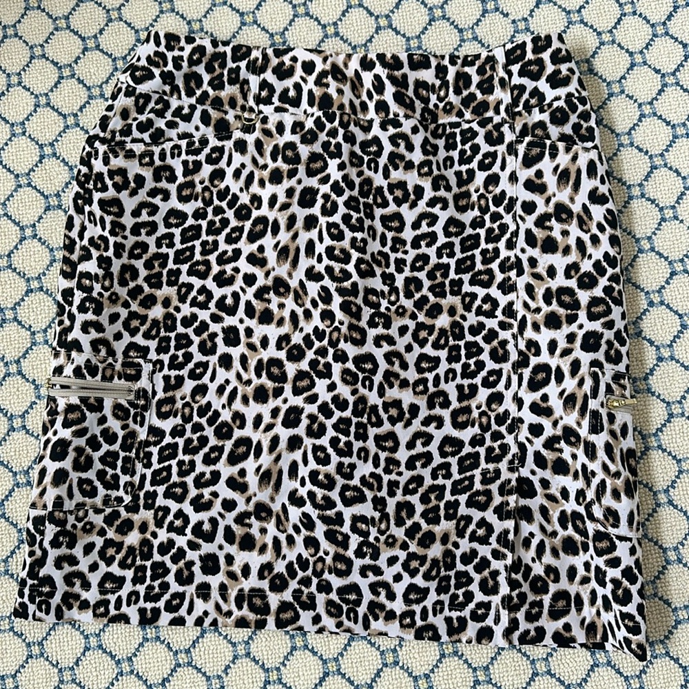 Awesome animal print golf skirt by Chicos zenergy size 00